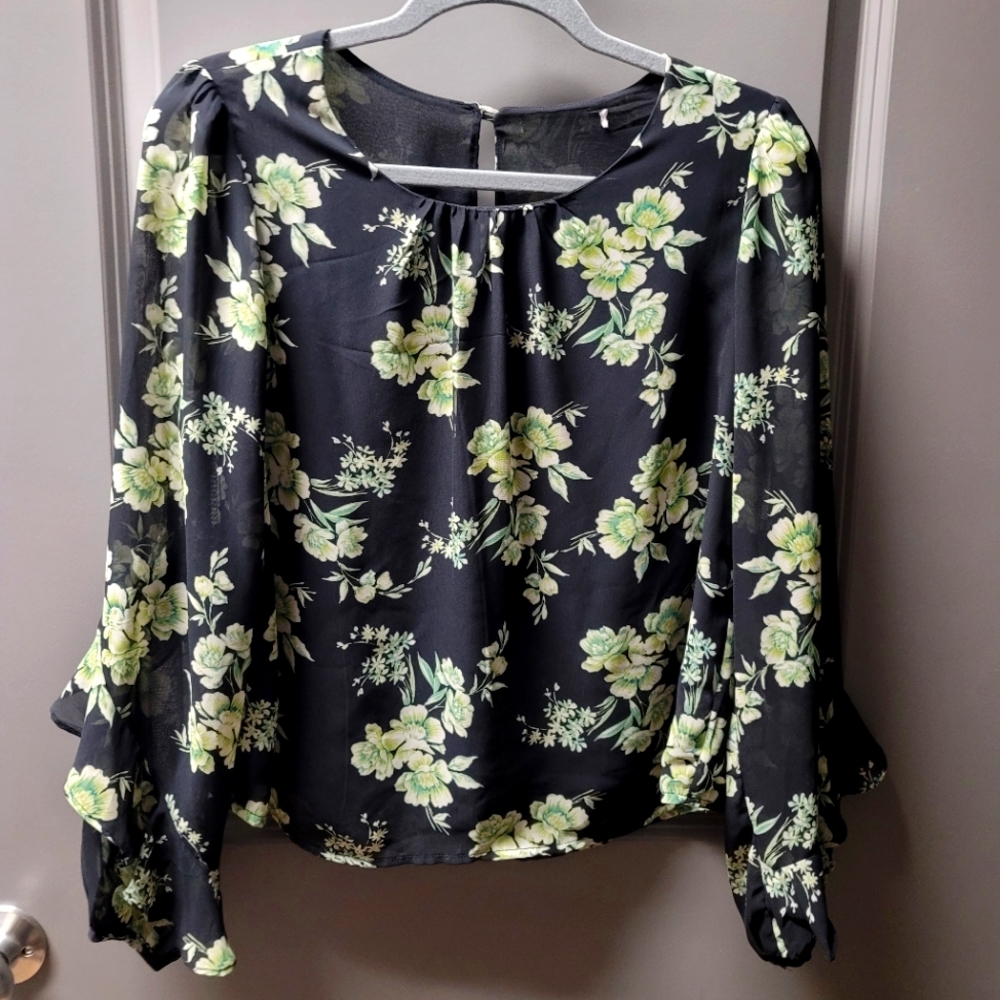 Floral Winged Ruffled Blouse